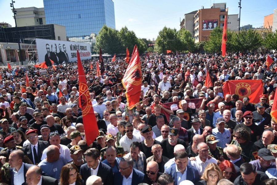 kater-kerkesat-e-protestes-ndryshimi-i-ligjit-per-specialen-shkarkimi-i-gervalles-dhe-mbeshtetje-per-mbrojtjen