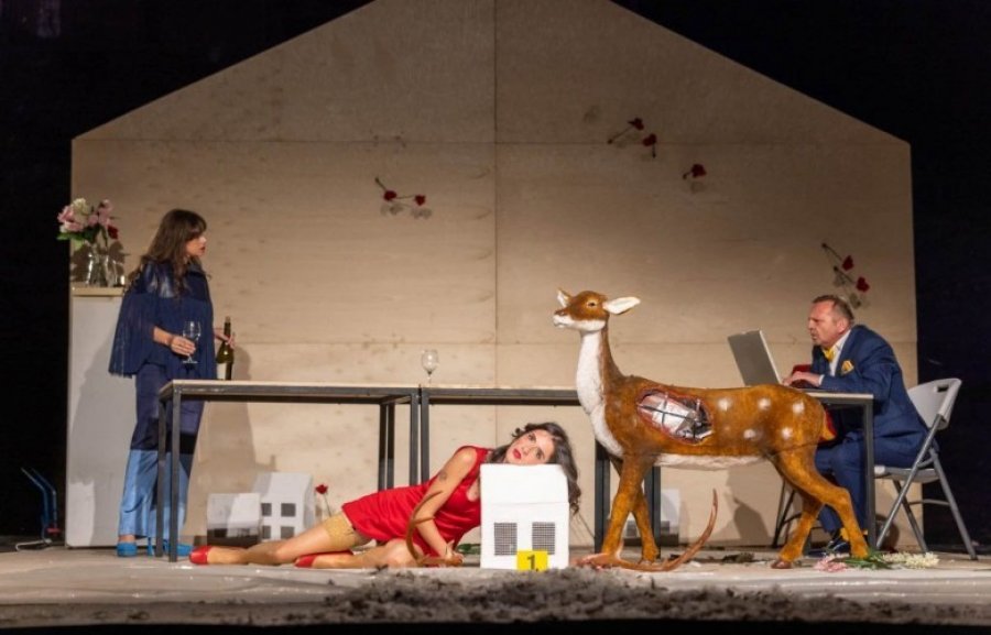 teatri-i-prizrenit-me-dramen-pylli-ne-amfiteatrin-antik-te-durresit