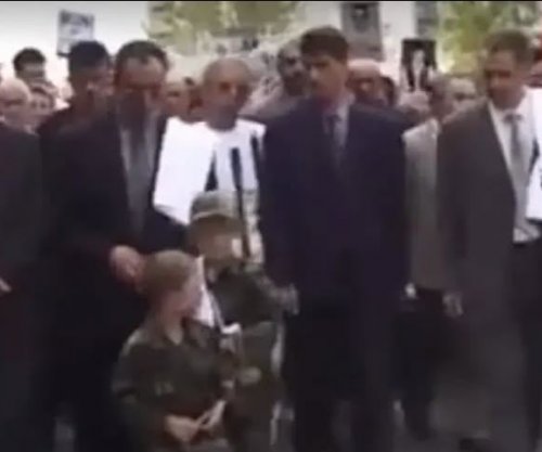 Pamje të papara: Si fëmijë marshonte me Thaçin, sot Çlirimi marshon për të dhe shokët e tij