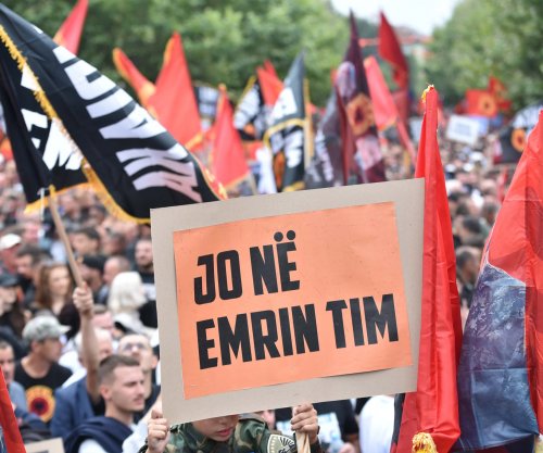 Ledri Vula dhe Bekim Shyti sonte i drejtohen masës në protestën “Jo në emrin tim”