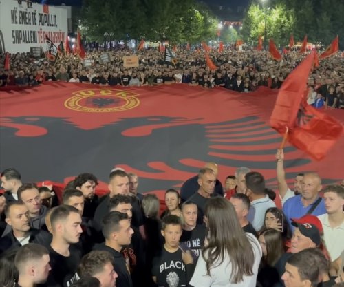 Vajza e ish-komandantit të UÇK-së: Mbajeni fortë njëri-tjetrin dhe ruajeni identitetin e prindërve tuaj