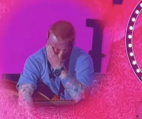 Ed Sheeran përlotet në skenë dhe flet për luftën Izrael-Gazë