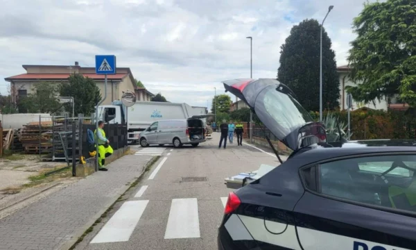 Shqiptarja përplaset për vdekje nga kamioni i mbeturinave në Itali  vajza 9 vjeçare pa gjithë skenën