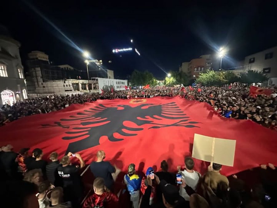 Hoxhaj nga sheshi i Prishtinës: UÇK, zemra e shqiptarisë