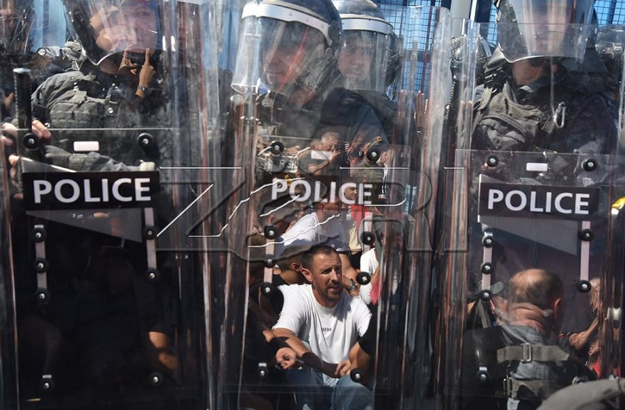 Policia sqaron masat shtesë të marra rreth protestës në Prishtinë