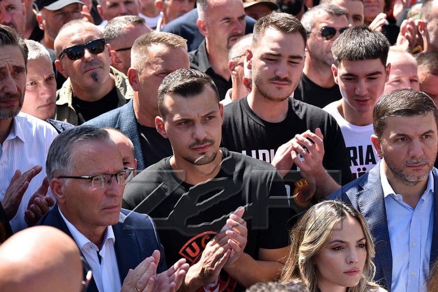“Po familja e Rexhes?”, Hamza përgjigjet pas kritikave për mosvizitë: Ju kam shkruar, pres të takohemi