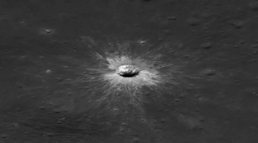 nasa-zbulon-nje-krater-te-ri-gjigant-ne-hene