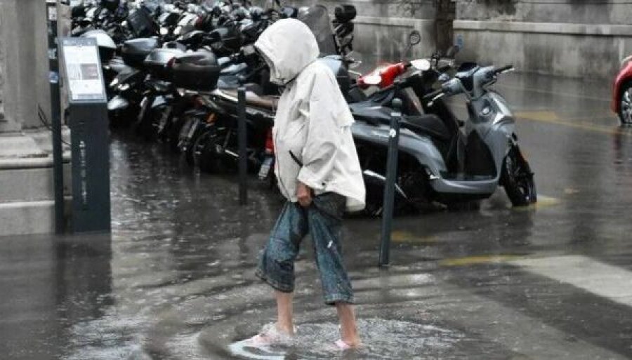 Italia goditet nga stuhi të fuqishme, lëshohet alarm për motin në 12 rajone