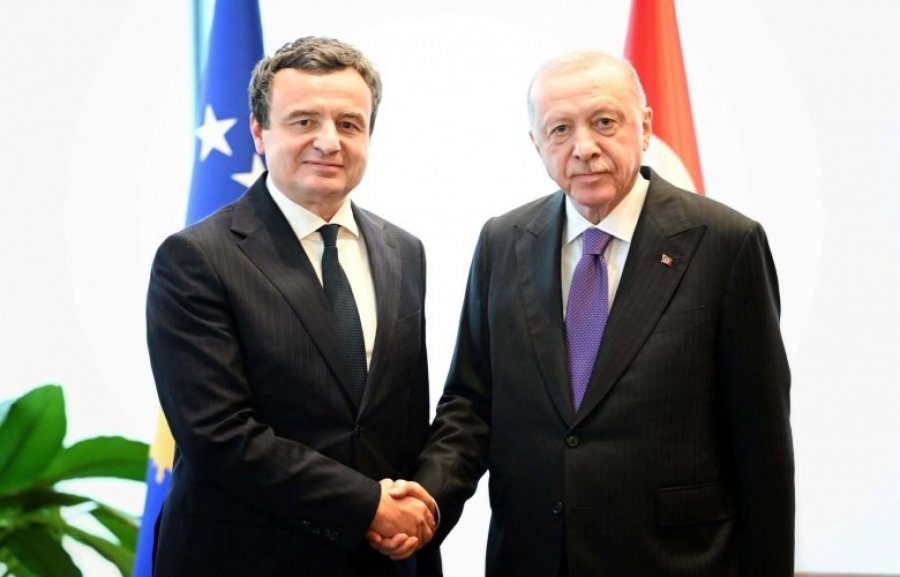 Kurti takohet me Erdoganin  diskutojnë edhe për aktgjykimin e Speciales
