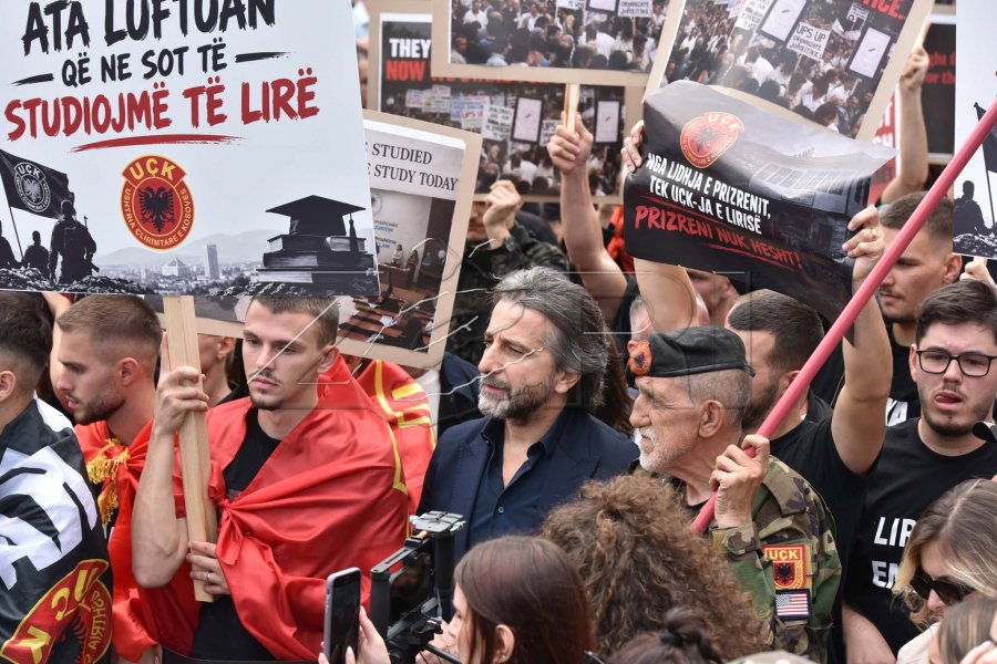 Përparim Rama i bashkëngjitet marshit të studentëve