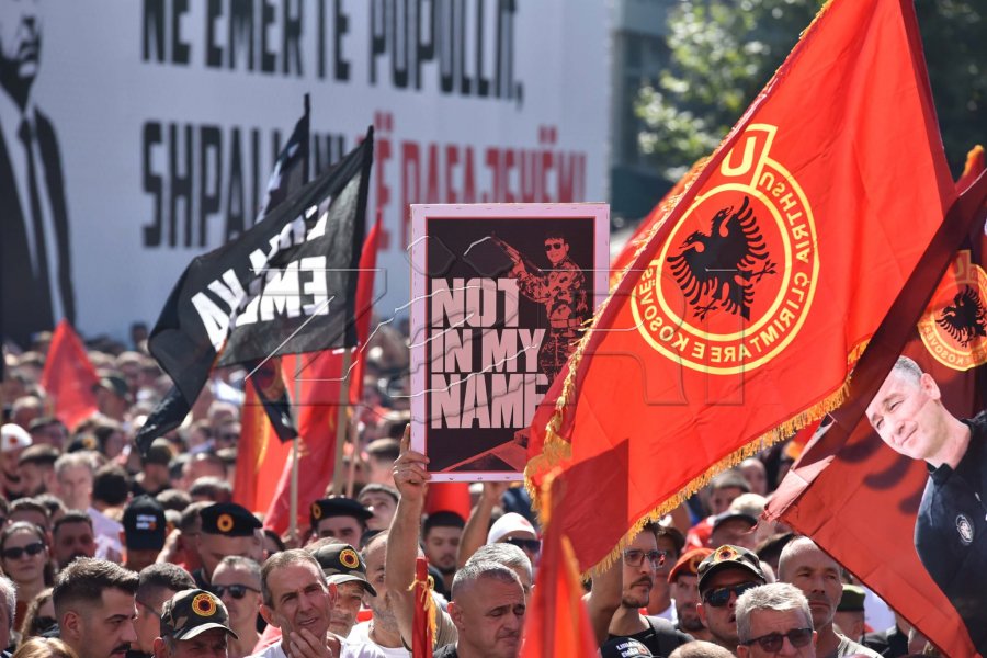 Çlirim Haziri fton qytetarët edhe sonte në protestën  Jo në emrin tim   dita e gjashtë radhazi