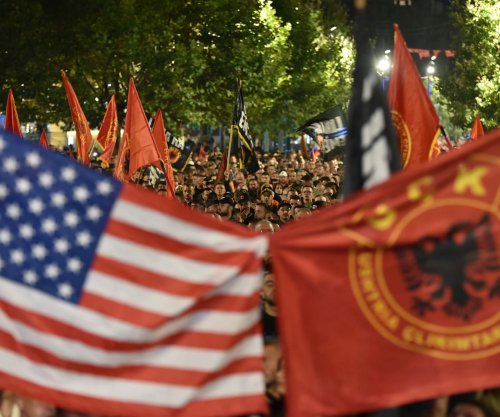 “Tradhti” nga aleatët? Eksperti amerikan flet për Specialen, protestat dhe të ardhmen e Kosovës pas vendimit në Hagë