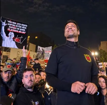 Protesta  Jo në emrin tim   Ramë Lahaj thërret për unitet dhe bën Betimin e Ushtarit të UÇK së