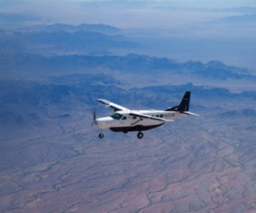 Histori në aviacion, avioni pa pilot fluturon nga njëri bregdet i SHBA-së në tjetrin