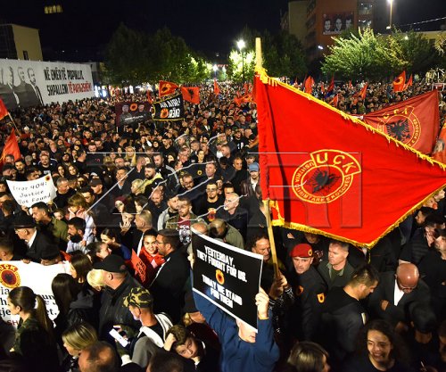 Qytetarët mblidhen masivisht në kryeqytet në protestë për çlirimtarët
