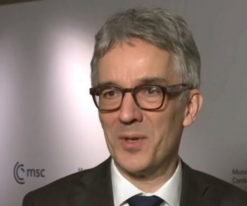 Ambasadori gjerman afrohet te protesta në Prishtinë, vëzhgon nga afër