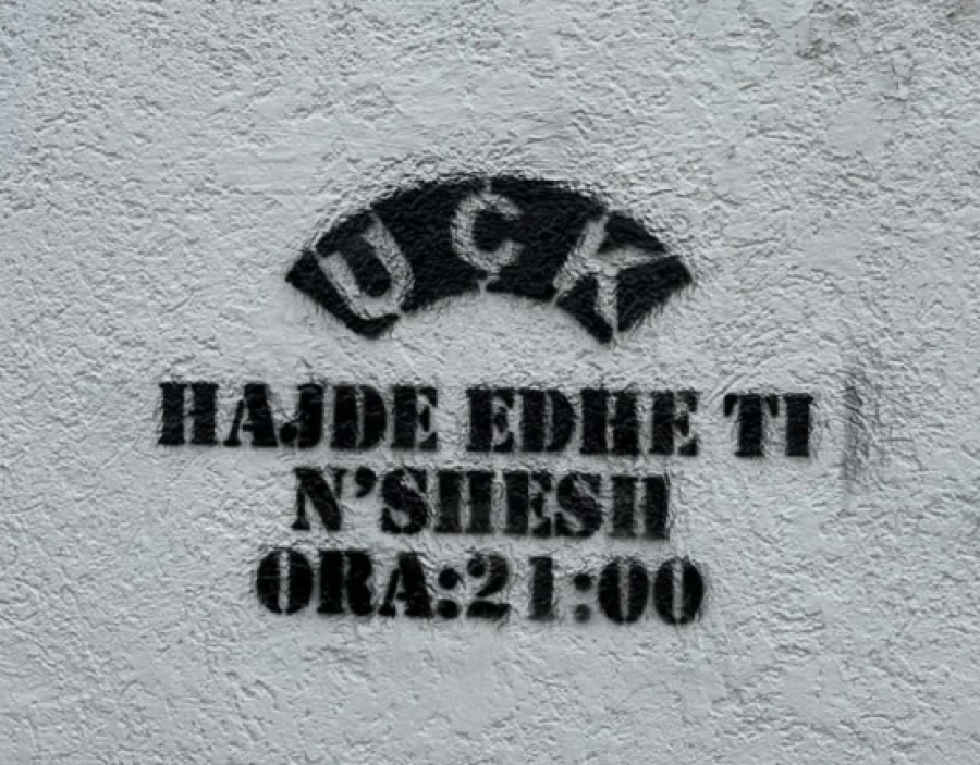 “Hajde edhe ti në shesh”, shfaqen grafite për protestën e orës 21:00