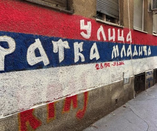 Serbët vazhdojnë glorifikimin ndaj Mlladiqit, shfaqen grafite në muret e Beogradit: “Faleminderit për Srebrenicën!”