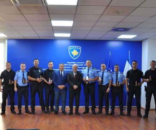 Në trevjetorin e rënies së Afrim Bunjakut, Sveçla ndan Medalje për Shpëtim Jete për 11 policë