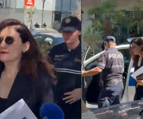 Vlora Hyseni shkon në GJKKO, momenti kur hyn në ambientet e gjykatës