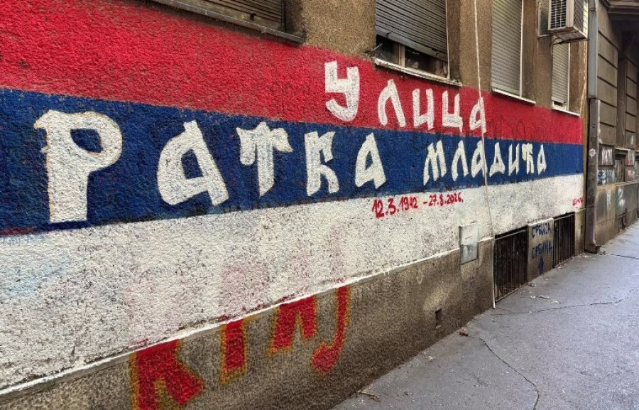 Serbët vazhdojnë glorifikimin ndaj Mlladiqit  shfaqen grafite në muret e Beogradit   Faleminderit për Srebrenicën  