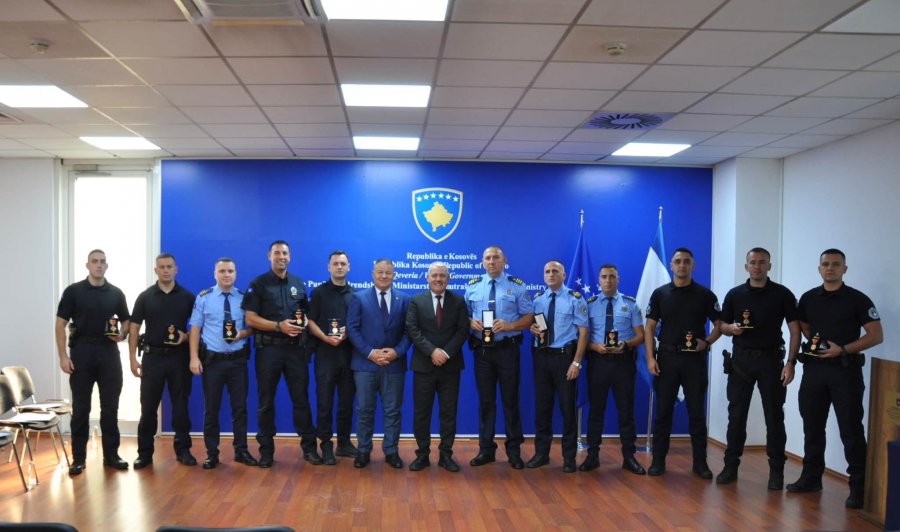 Në trevjetorin e rënies së Afrim Bunjakut  Sveçla ndan Medalje për Shpëtim Jete për 11 policë