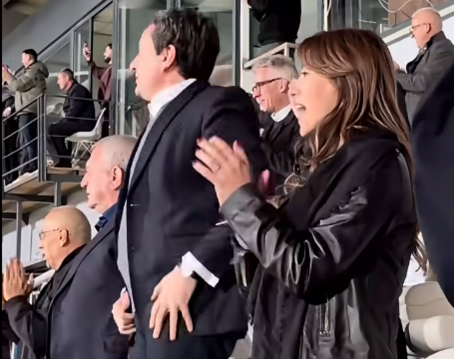 Kurti pas fitores së Kosovës  Urime futbollistëve dhe gjithë shqiptarëve për fitoren  video 