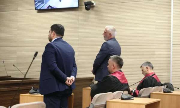 Qeveria e Kosovës pezullon Muzliukajn, pas ngritjes së aktakuzës për korrupsion