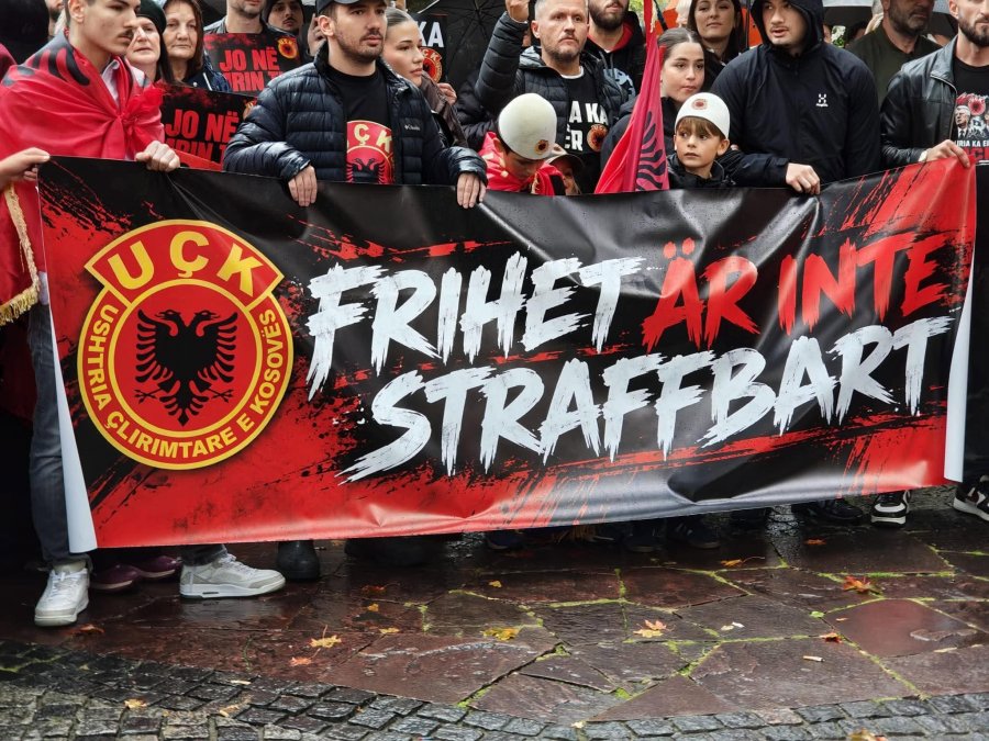 Protestë në Stockholm në mbështetje të ish pjesëtarëve të UÇK së në Hagë