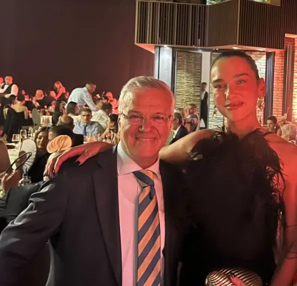 Dani pozon me Duan  Fat i madh që ne  kombi jonë të kemi ty