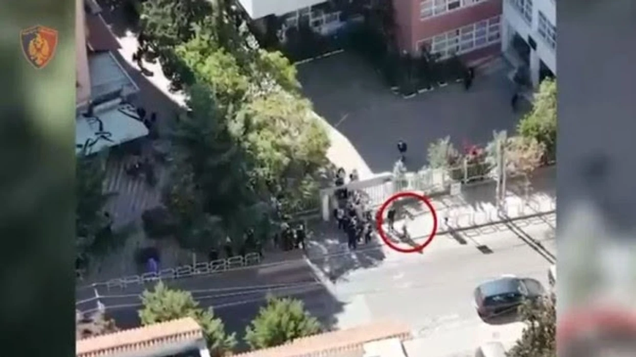 Shisnin drogë pranë shkollave në Tiranë, arrestohen 31 persona, 14 të tjerë në kërkim