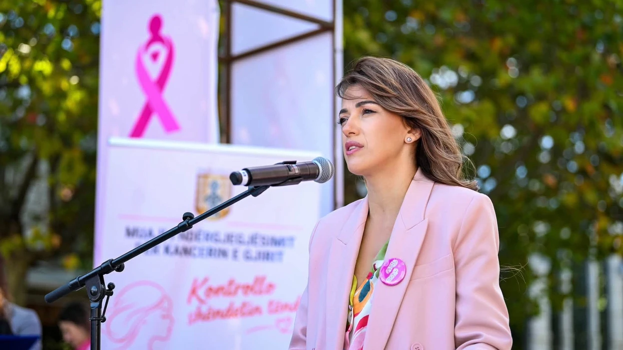 Haxhiu me thirrje për ndërgjegjësim për kancerin e gjirit: Kontrollet me kohë mund të bëjnë ndryshimin