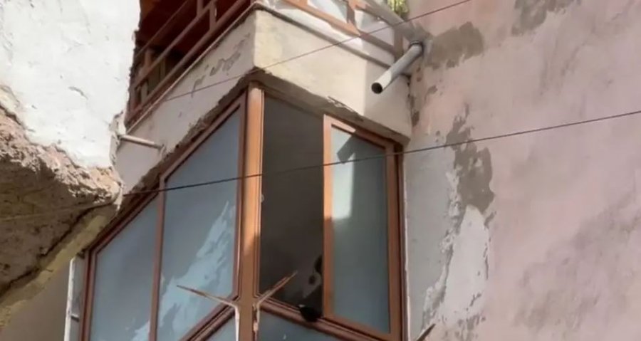 perfshihet-nga-zjarri-nje-apartament-ne-korce