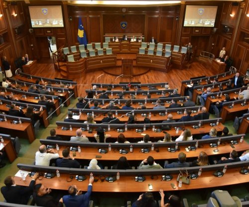 Nis me vonesë seanca e Kuvendit, pritet votimi i Deklaratës kundër vendimit të Hagës