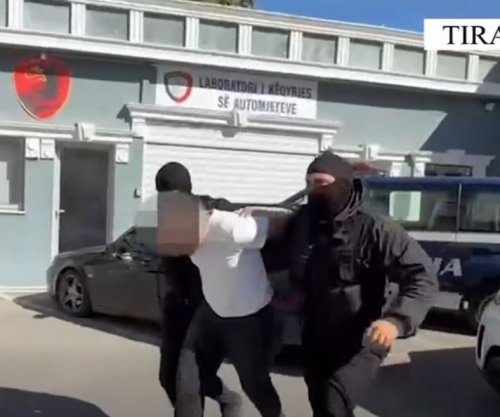Mashtruan 64-vjeçarin për 100 mijë euro, kapen në flagrancë dy të rinj në Tiranë