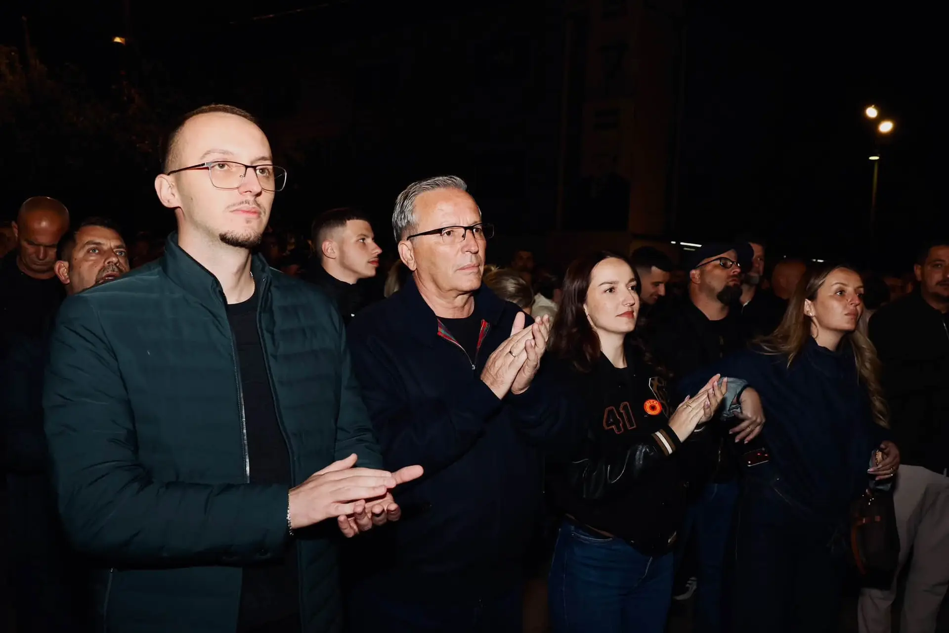 Hamza me familje i bashkohet protestës  Liri për çlirimtarët