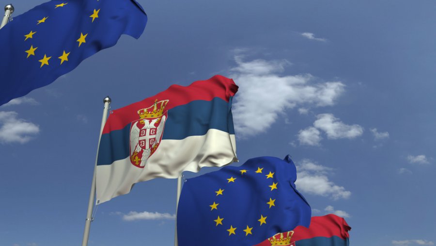 Brukseli ia kujton Serbisë nevojën për zbatimin e sanksioneve të BE-së ndaj Rusisë, pas bisedës Vuçiq - Putin