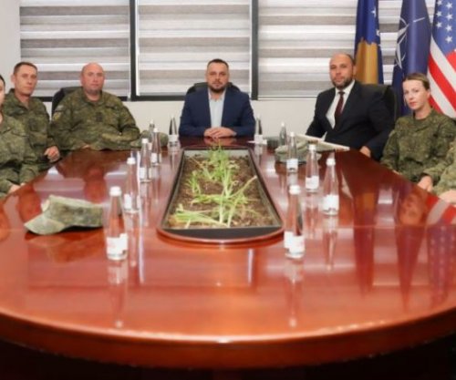 Në Ditën e Boshnjakëve, Maqedonci u ndan mirënjohje ushtarëve të komunitetit boshnjak që shërbejnë në FSK
