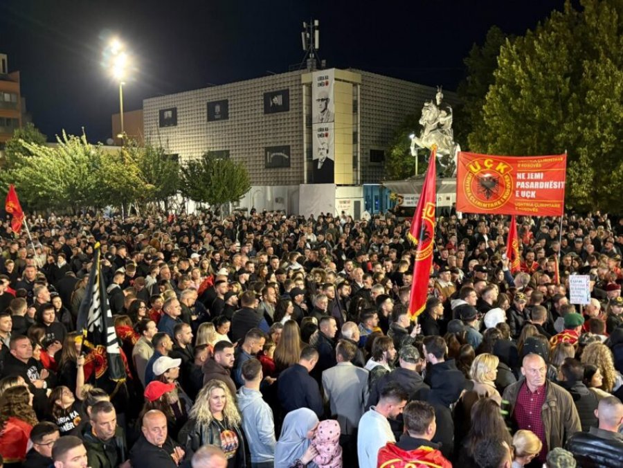 “Jo në emrin tim”, nis nata e 14-të e protestës në Prishtinë