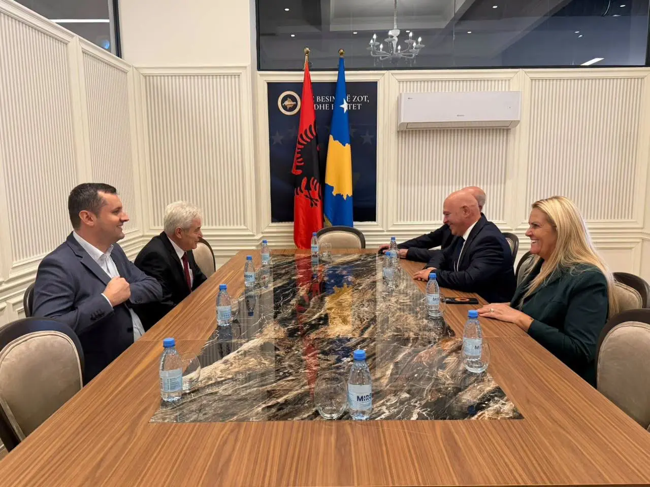 gjini-takon-ahmetin-diskutojne-per-situaten-ne-kosove-pas-zhvillimeve-ne-hage