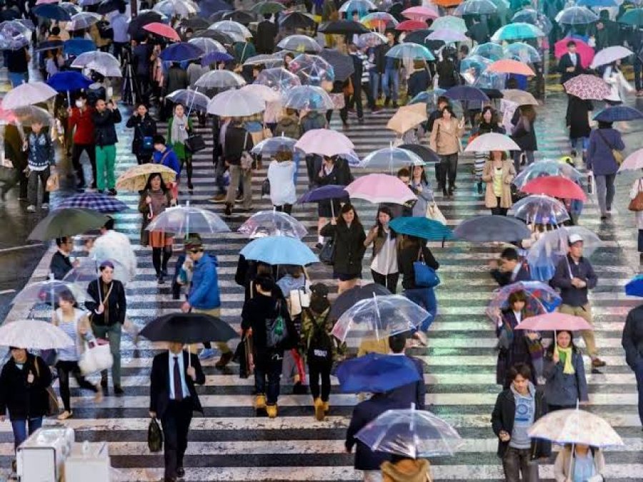 Tokio regjistron rekord prej 34 ditësh radhazi me reshje shiu