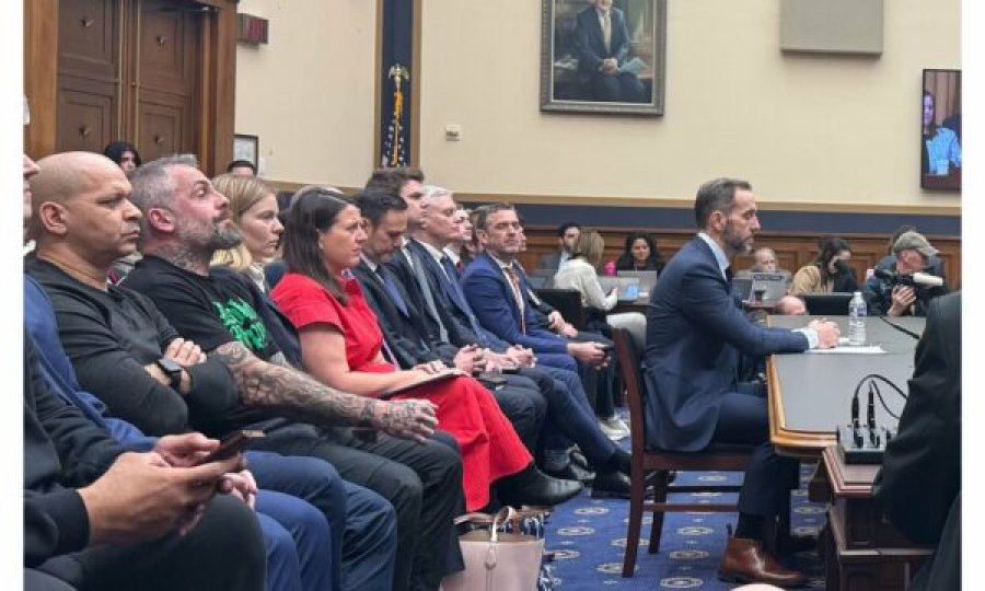 Përplasje mes senatorit amerikan dhe Smithit në Senatin e SHBA së për Trumpin dhe Thaçin  Pasi humbët rastet në Amerikë  shkuat në Hagë 
