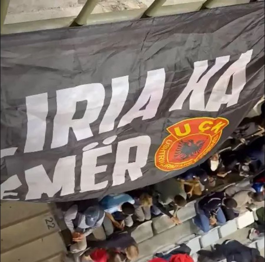 Në mbështetje të çlirimtarëve  shfaqet flamuri  Liria ka emër  gjatë përballjes Belgjikë   Francë  video 