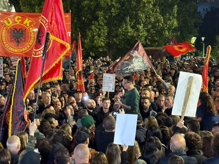 Murati në natën e 14 të të protestës  Vendimet e Speciales kanë goditur edhe thelbin e luftës së UÇK së