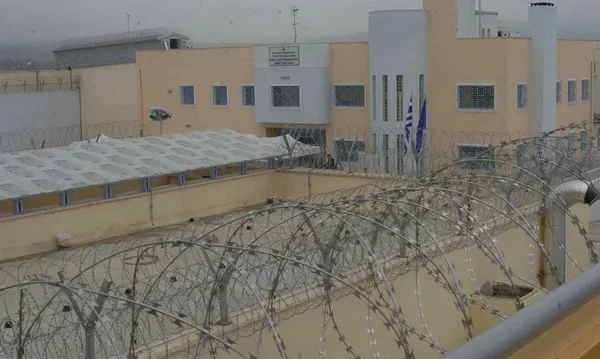Përleshje e dhunshme mes shqiptarëve dhe algjerianëve në burgun grek
